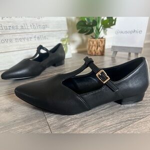 NWOB! New York & Company Black T - Strap Mary Jane Pointed Toe Flats. Size 7
